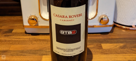 Разработчик показал бутылку вина, созданную в честь GTA 2